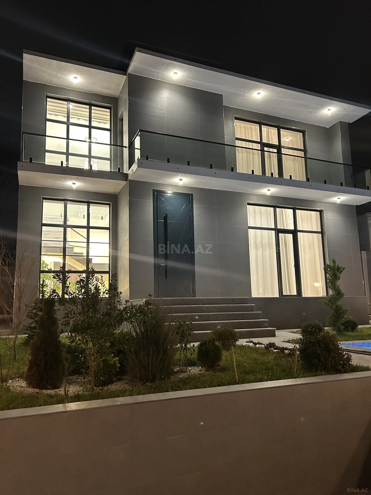 Satılır 5 otaqlı həyət evi 300 m²