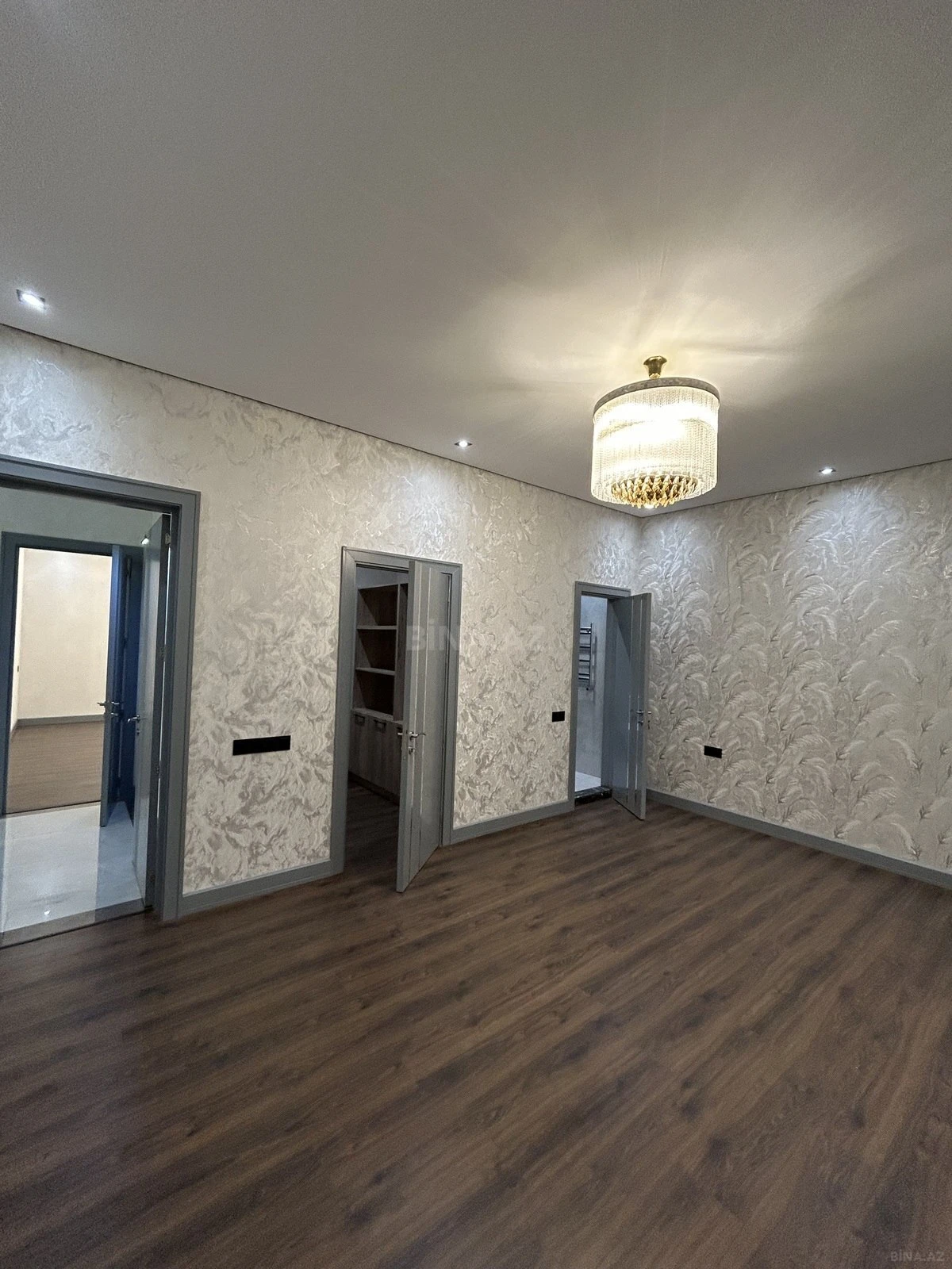 Satılır 5 otaqlı həyət evi 300 m²