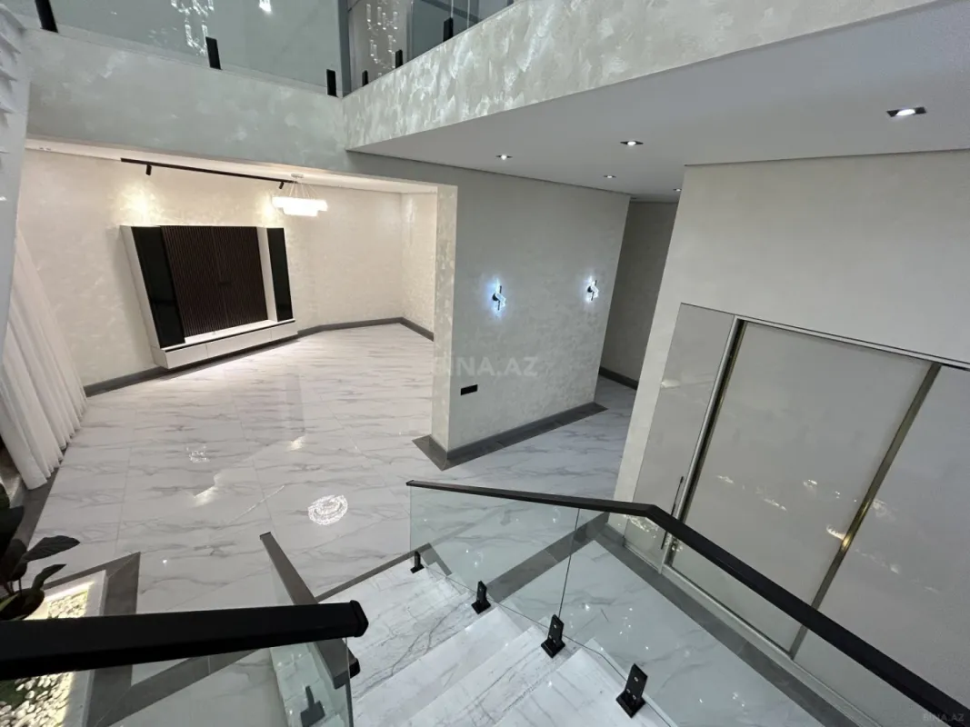 Satılır 5 otaqlı həyət evi 300 m²