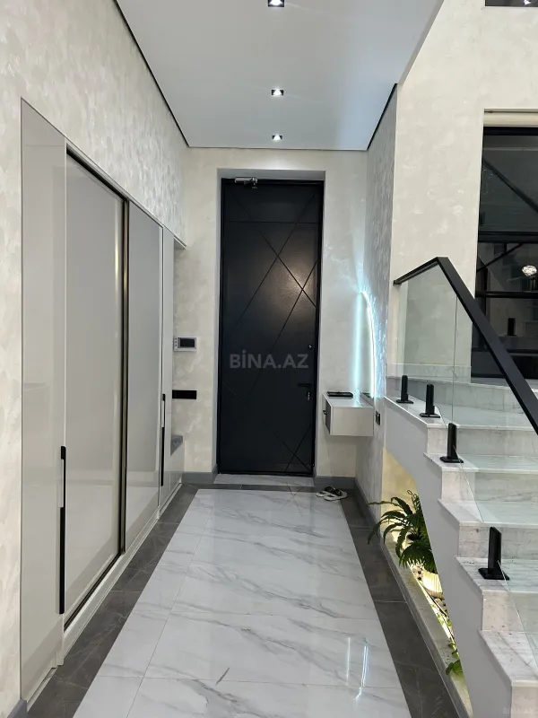 Satılır 5 otaqlı həyət evi 300 m²