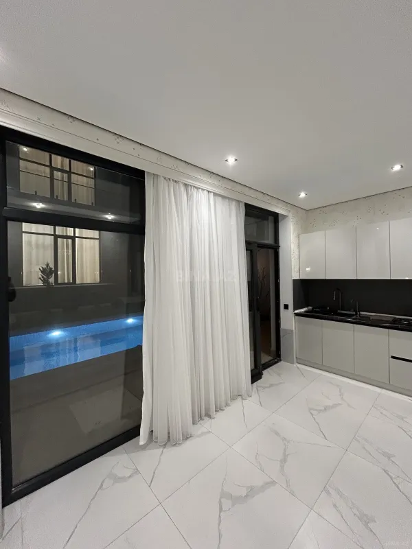 Satılır 5 otaqlı həyət evi 300 m²