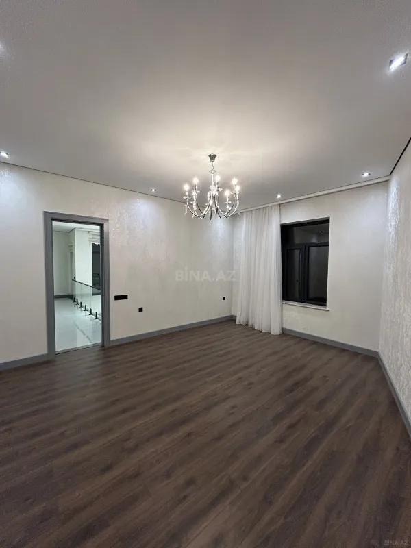 Satılır 5 otaqlı həyət evi 300 m²