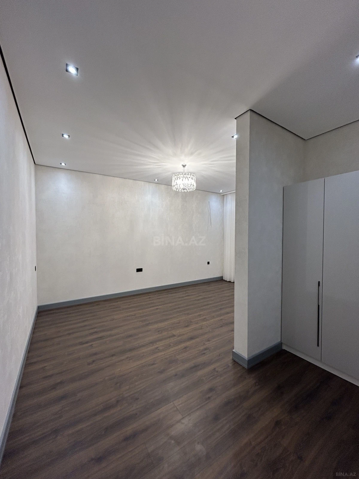 Satılır 5 otaqlı həyət evi 300 m²