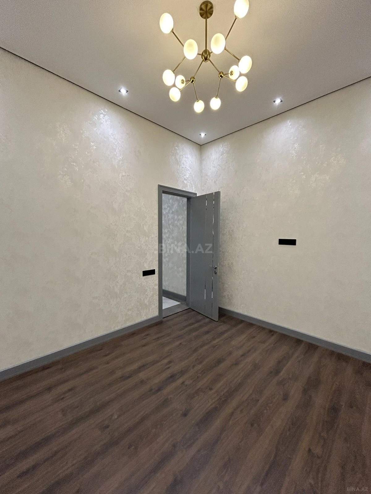 Satılır 5 otaqlı həyət evi 300 m²