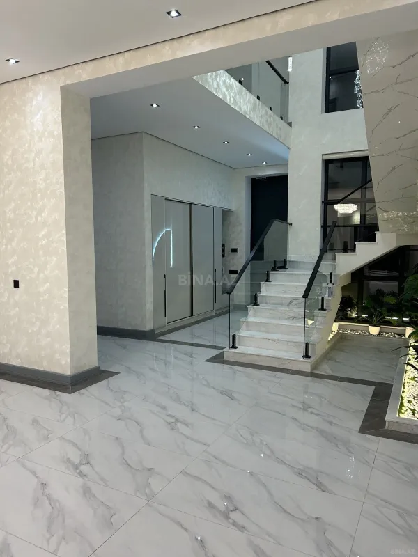 Satılır 5 otaqlı həyət evi 300 m²