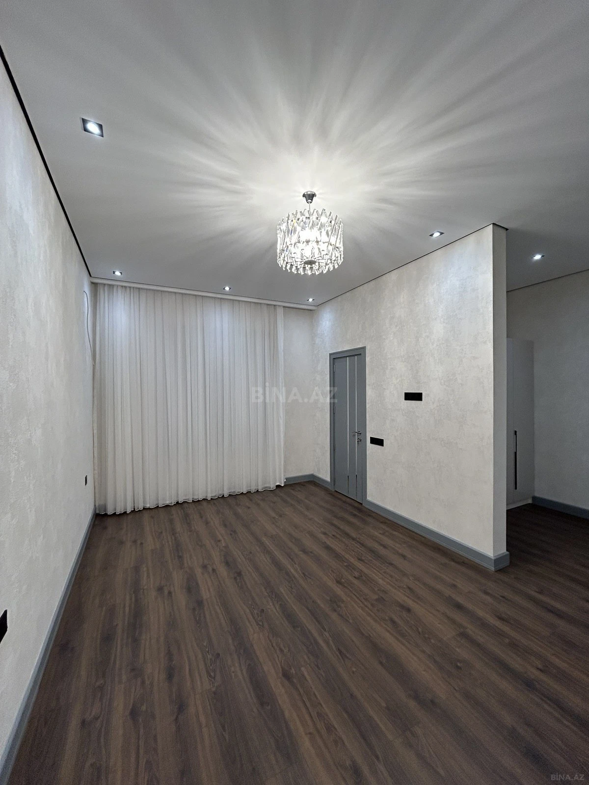Satılır 5 otaqlı həyət evi 300 m²