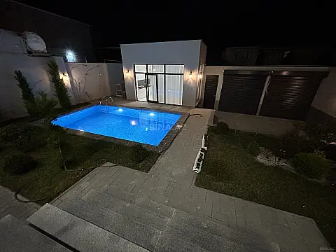 Satılır 5 otaqlı həyət evi 300 m²