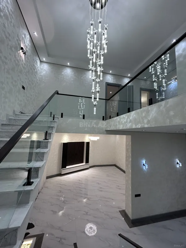 Satılır 5 otaqlı həyət evi 300 m²