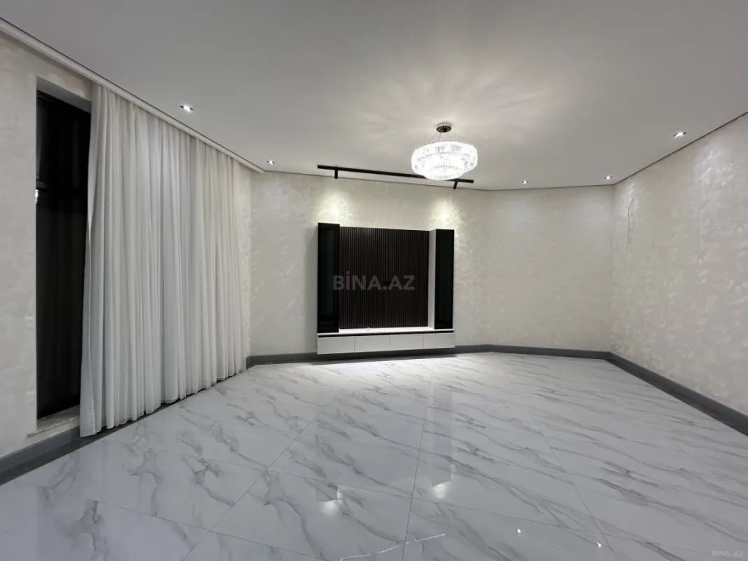 Satılır 5 otaqlı həyət evi 300 m²