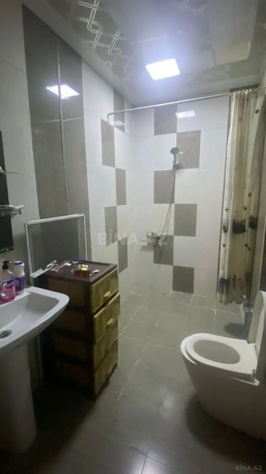 Kirayə verilir 3 otaqlı mənzil 97 m²