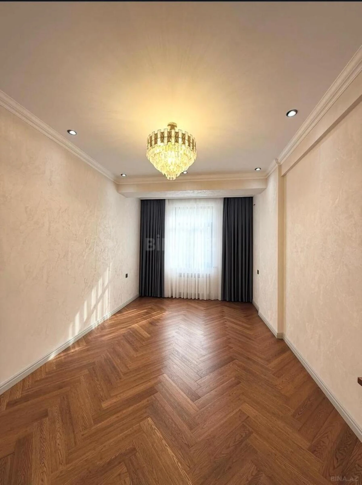 Satılır 3 otaqlı mənzil 126 m²