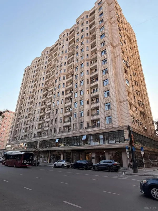 Satılır 3 otaqlı mənzil 126 m²
