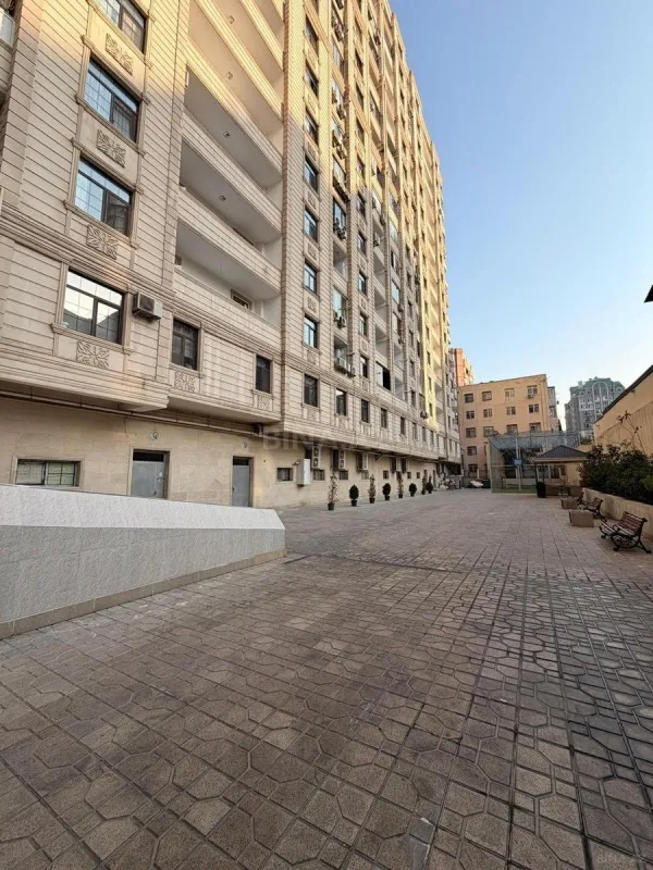 Satılır 3 otaqlı mənzil 126 m²