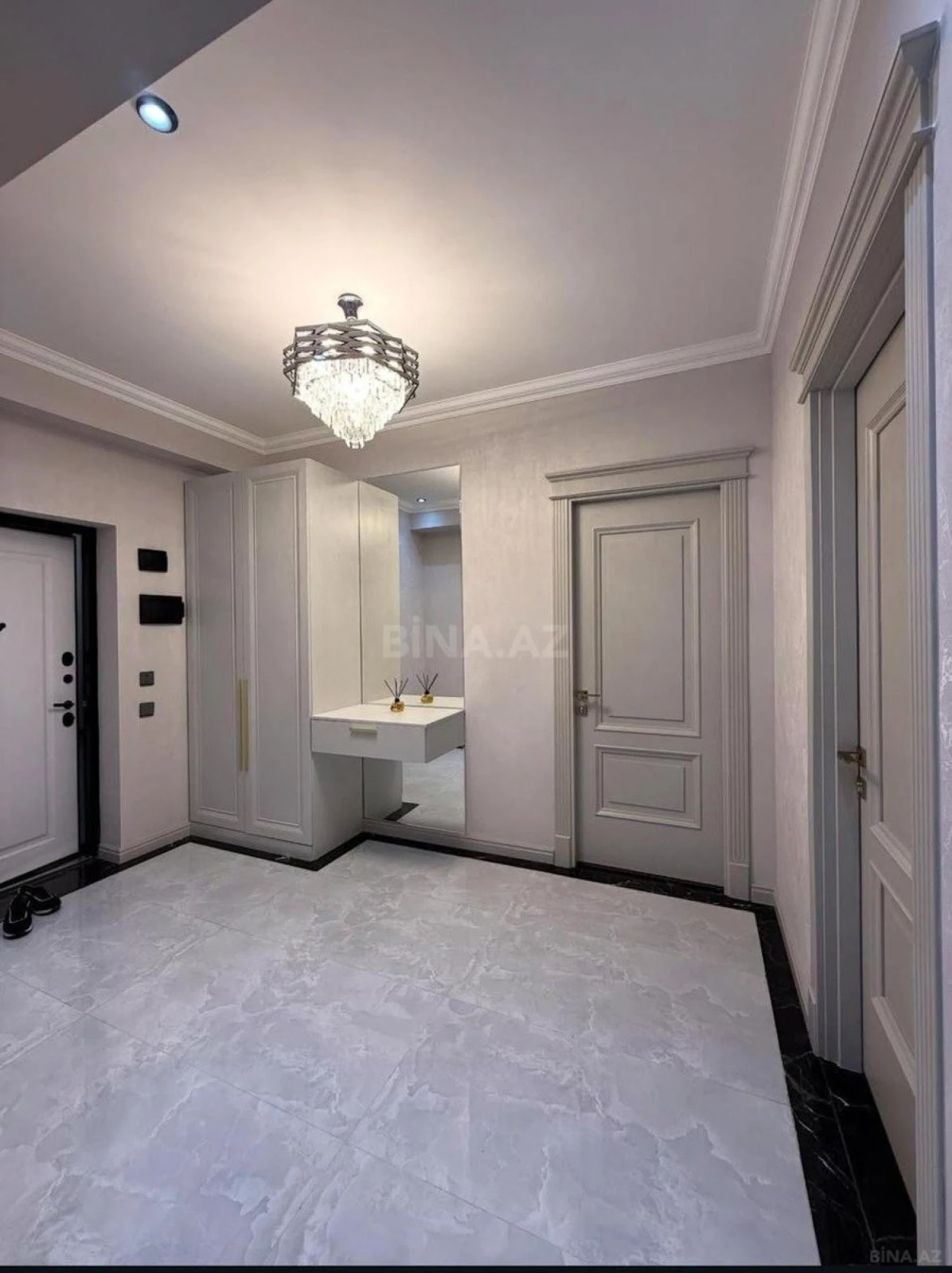 Satılır 3 otaqlı mənzil 126 m²