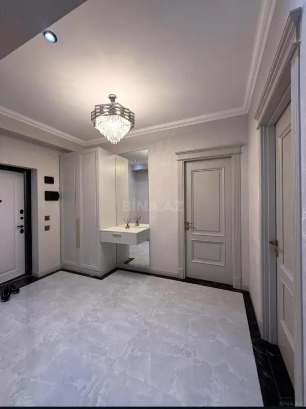 Satılır 3 otaqlı mənzil 126 m²