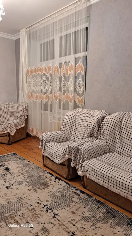 Kirayə verilir 2 otaqlı mənzil 70 m²