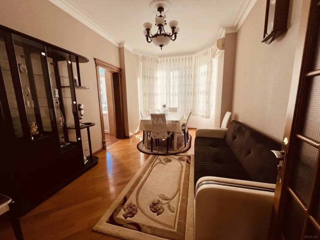 Satılır 5 otaqlı mənzil 190 m²