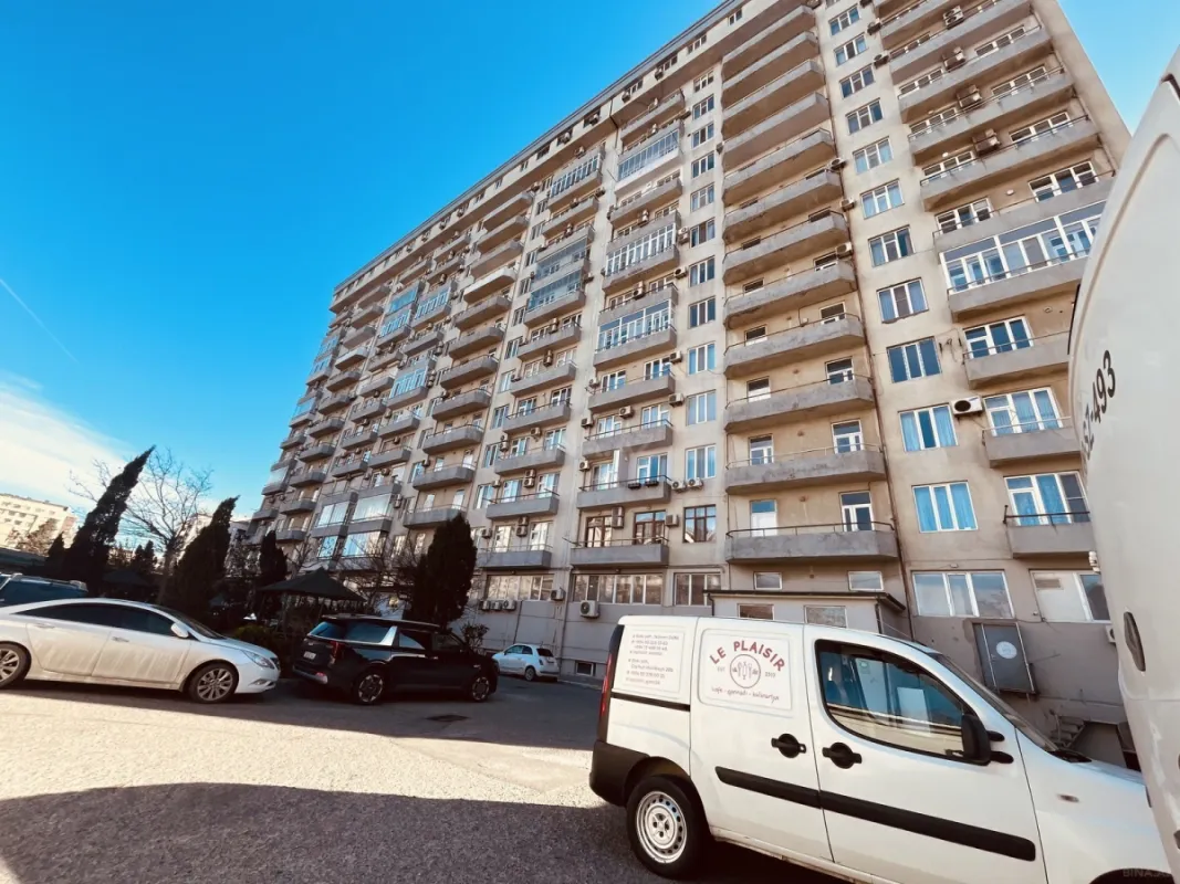 Satılır 5 otaqlı mənzil 190 m²
