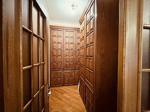 Satılır 5 otaqlı mənzil 190 m²