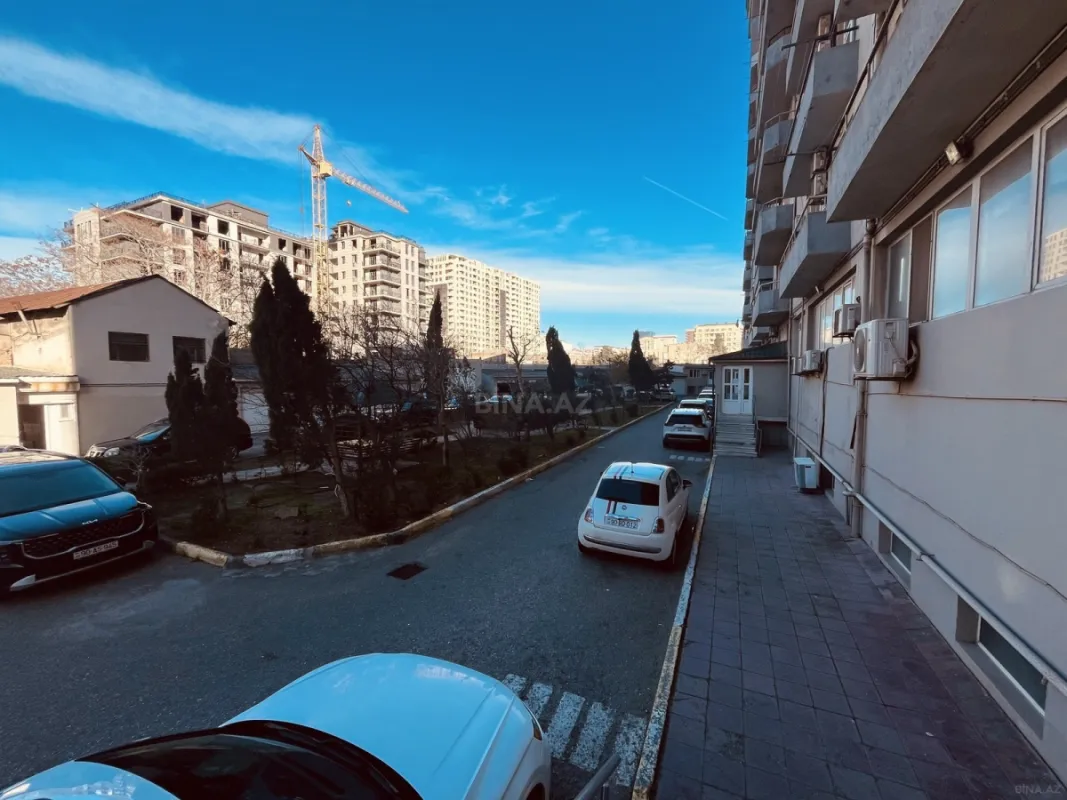 Satılır 5 otaqlı mənzil 190 m²