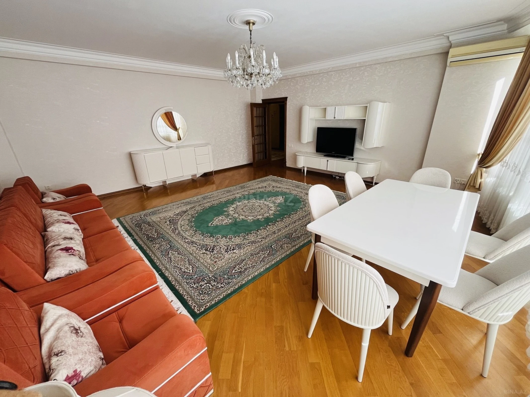 Satılır 5 otaqlı mənzil 190 m²