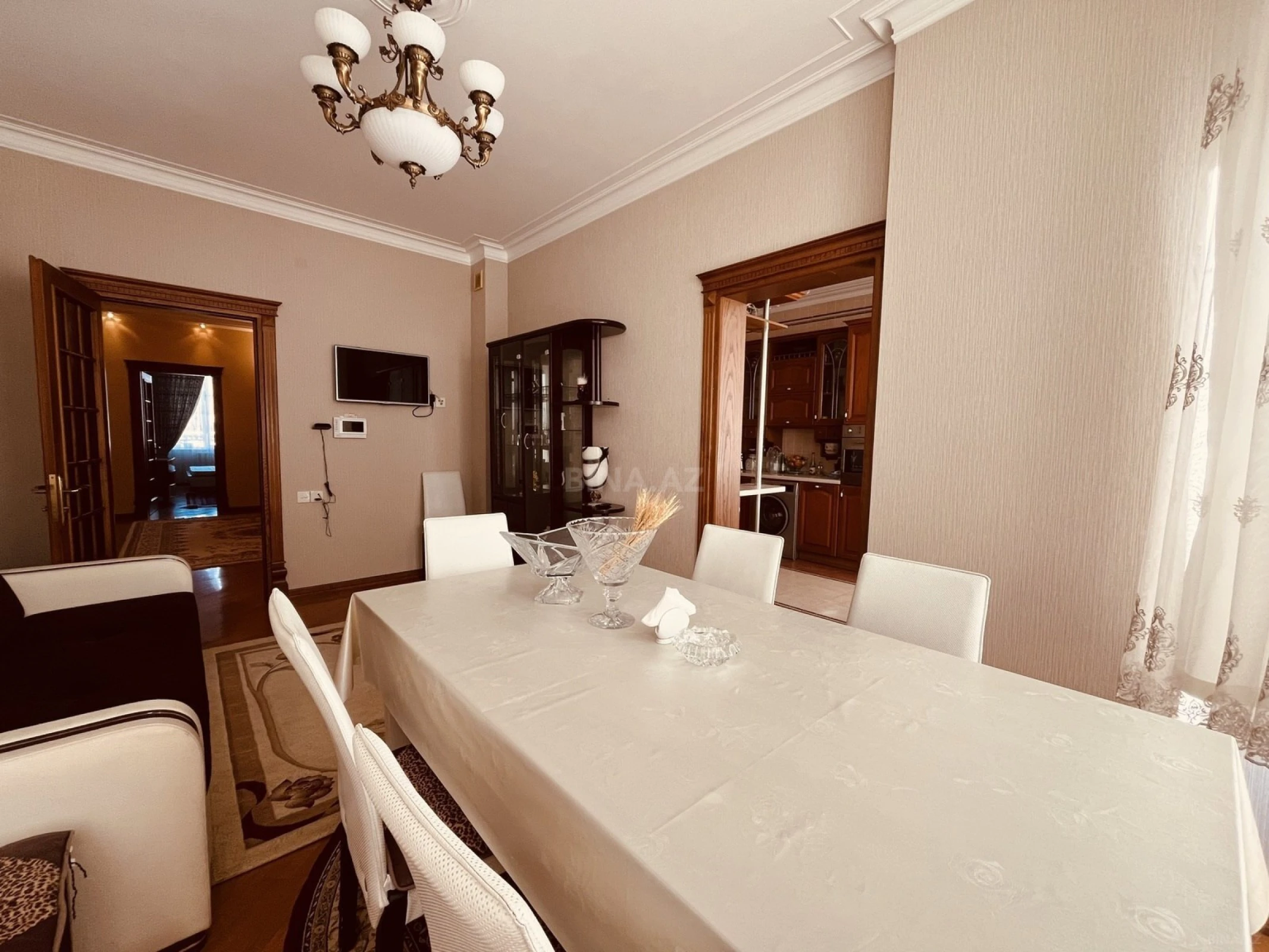 Satılır 5 otaqlı mənzil 190 m²