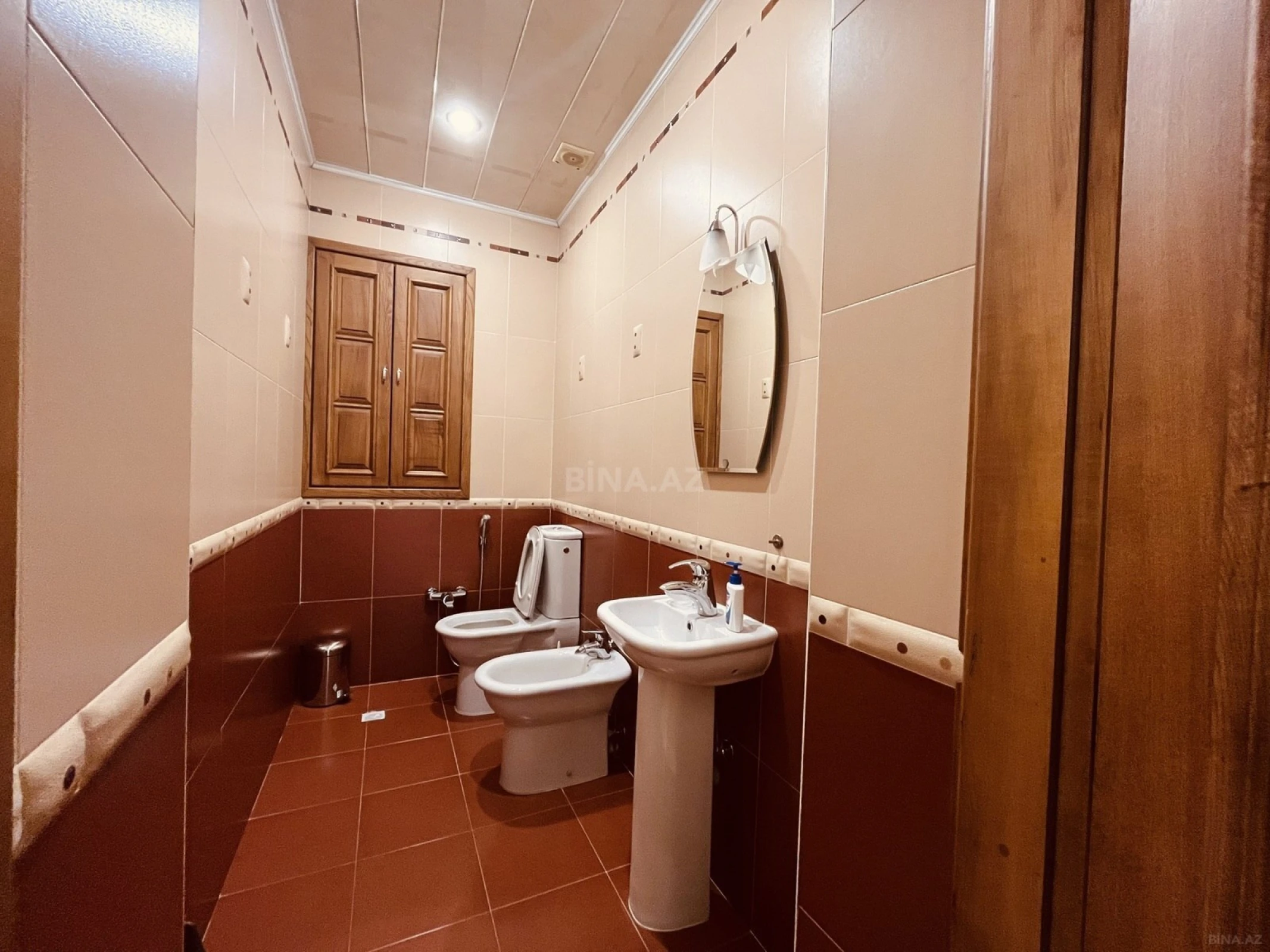 Satılır 5 otaqlı mənzil 190 m²