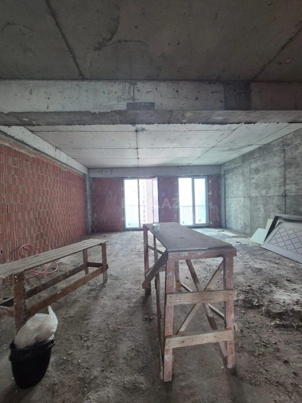 Satılır 3 otaqlı mənzil 130 m²