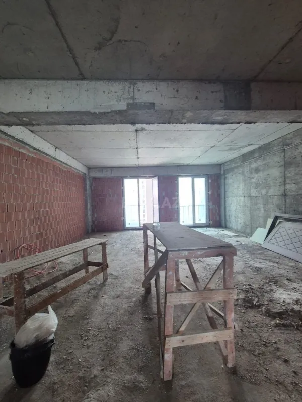 Satılır 3 otaqlı mənzil 130 m²