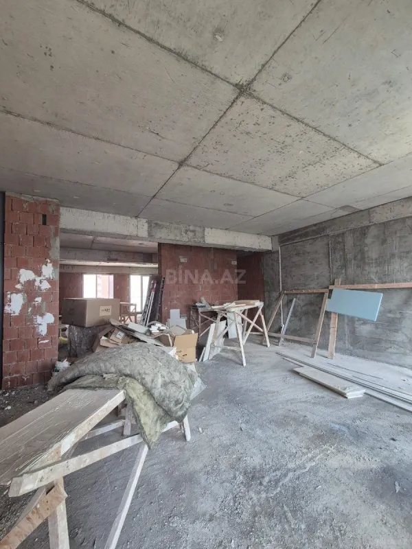 Satılır 3 otaqlı mənzil 130 m²