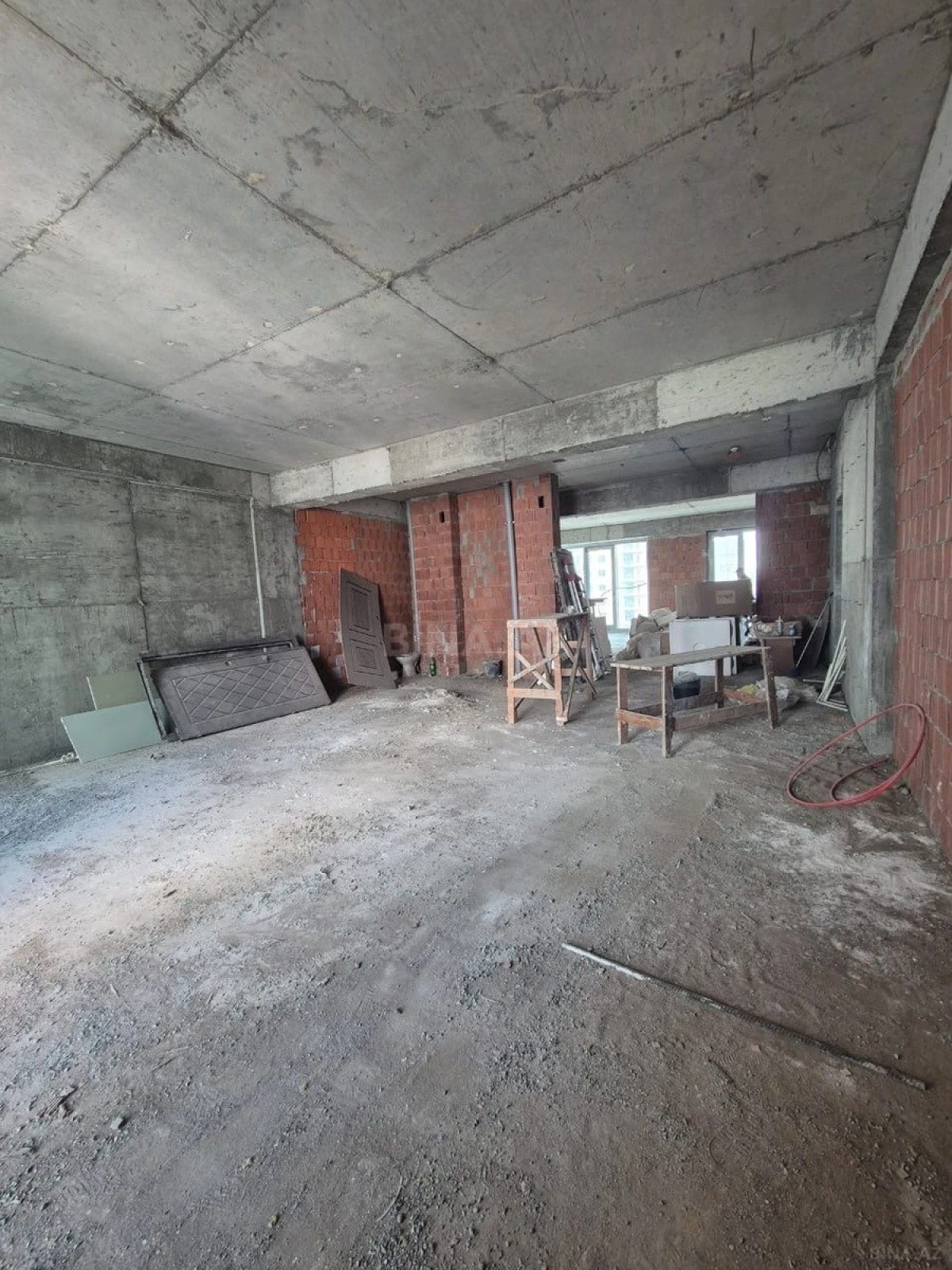 Satılır 3 otaqlı mənzil 130 m²