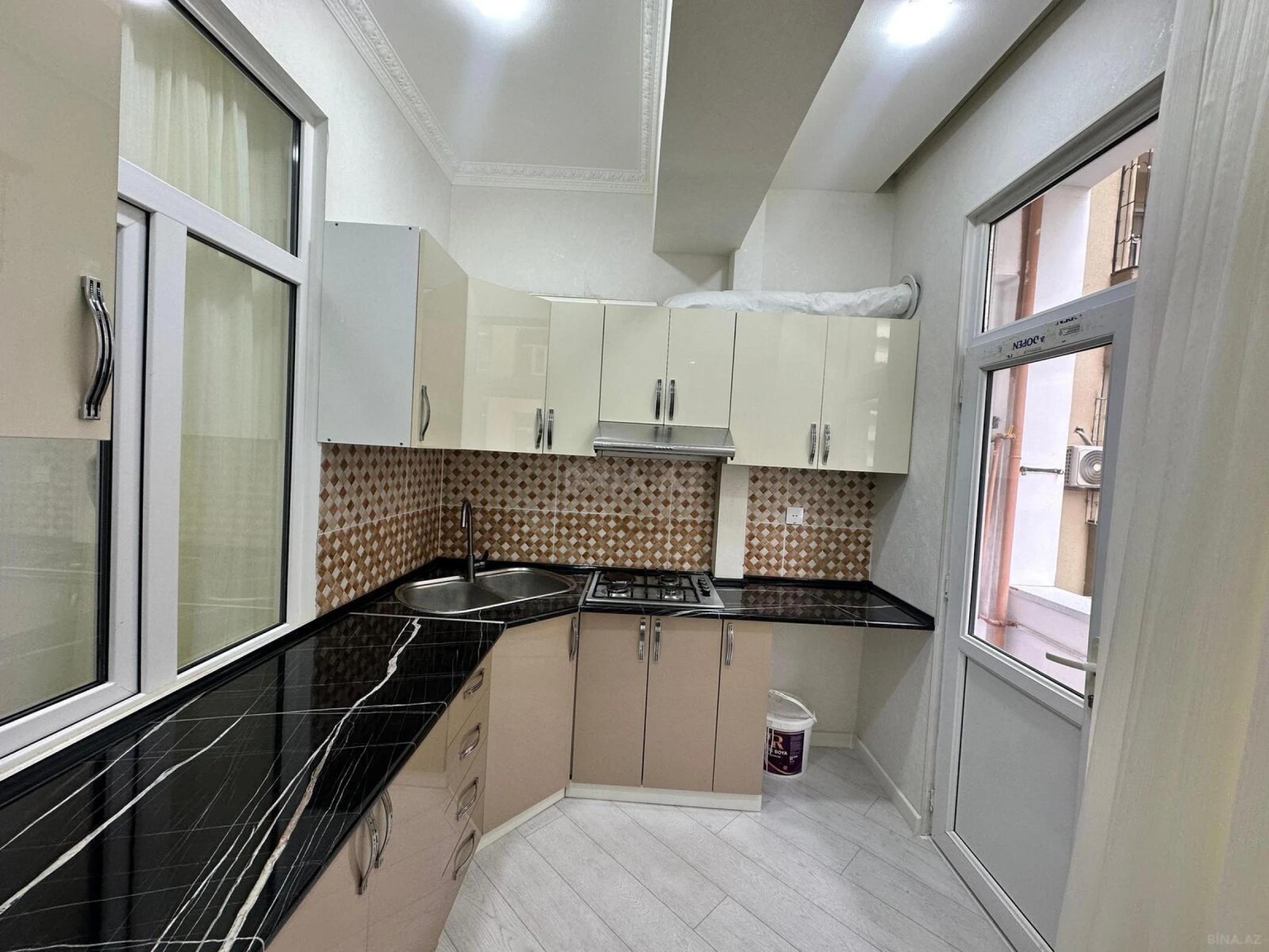 Satılır 2 otaqlı mənzil 65 m²