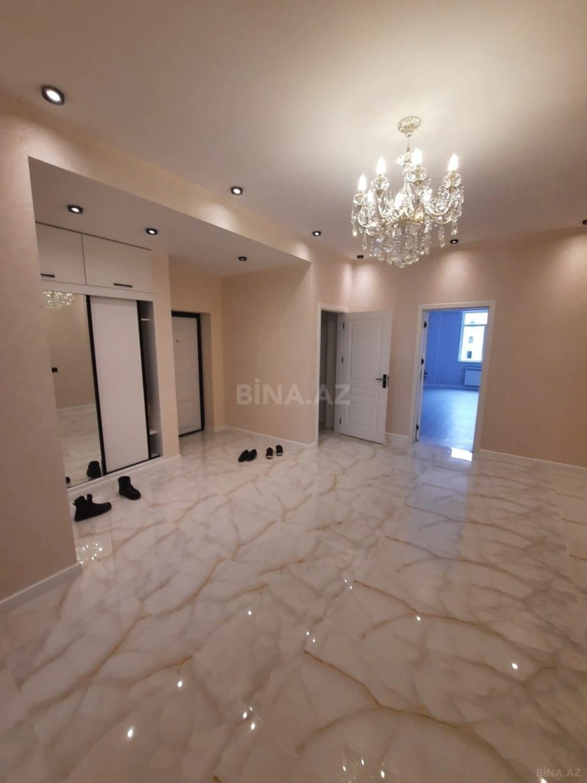 Kirayə verilir 3 otaqlı mənzil 132 m²
