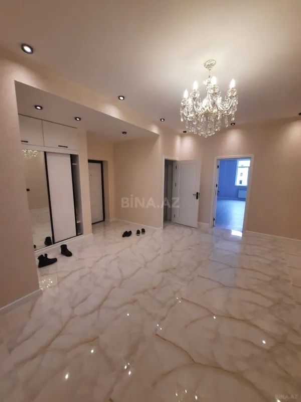 Kirayə verilir 3 otaqlı mənzil 132 m²