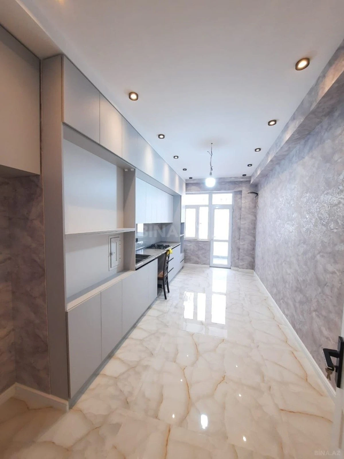 Kirayə verilir 3 otaqlı mənzil 132 m²