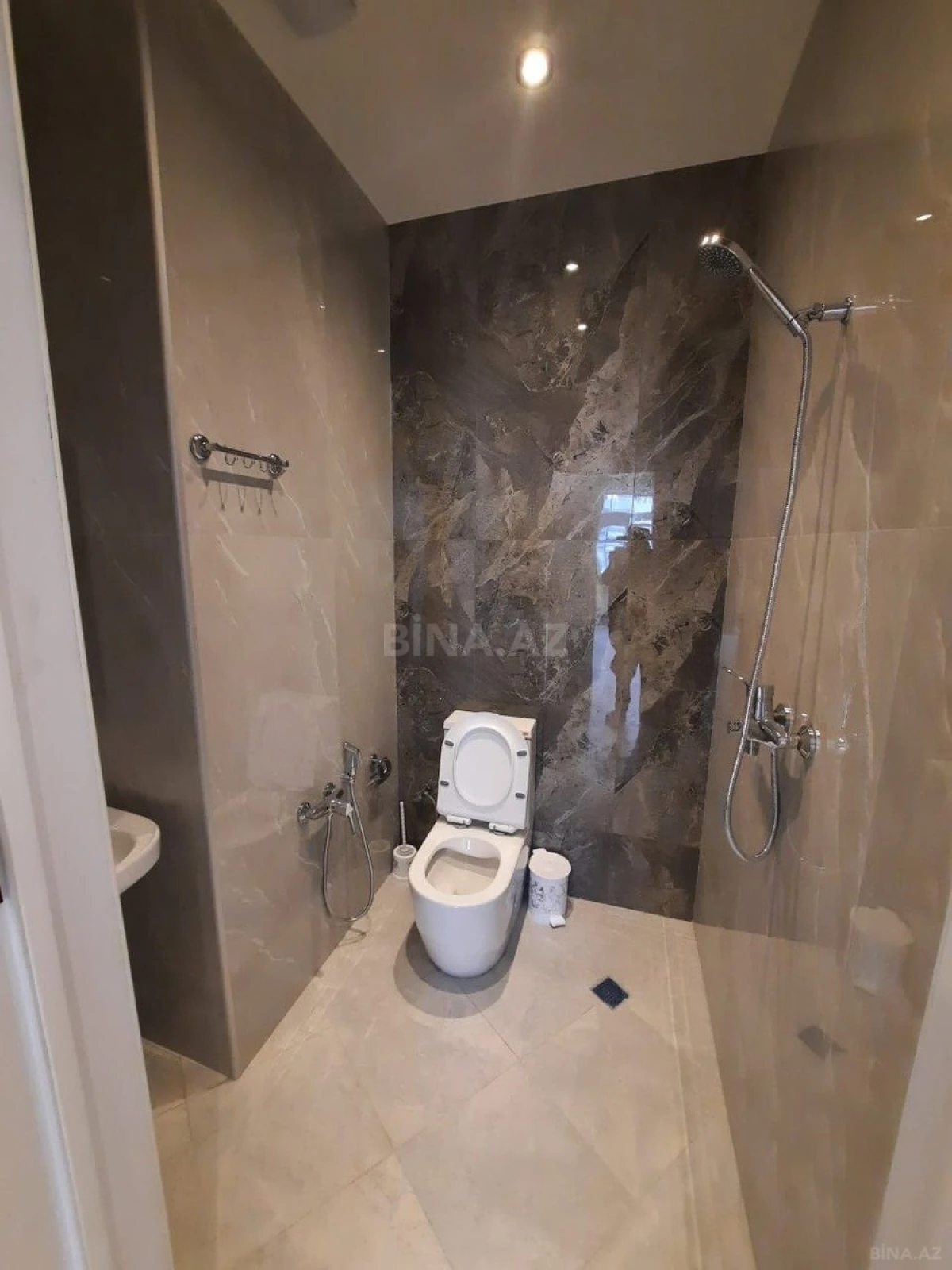 Kirayə verilir 3 otaqlı mənzil 132 m²