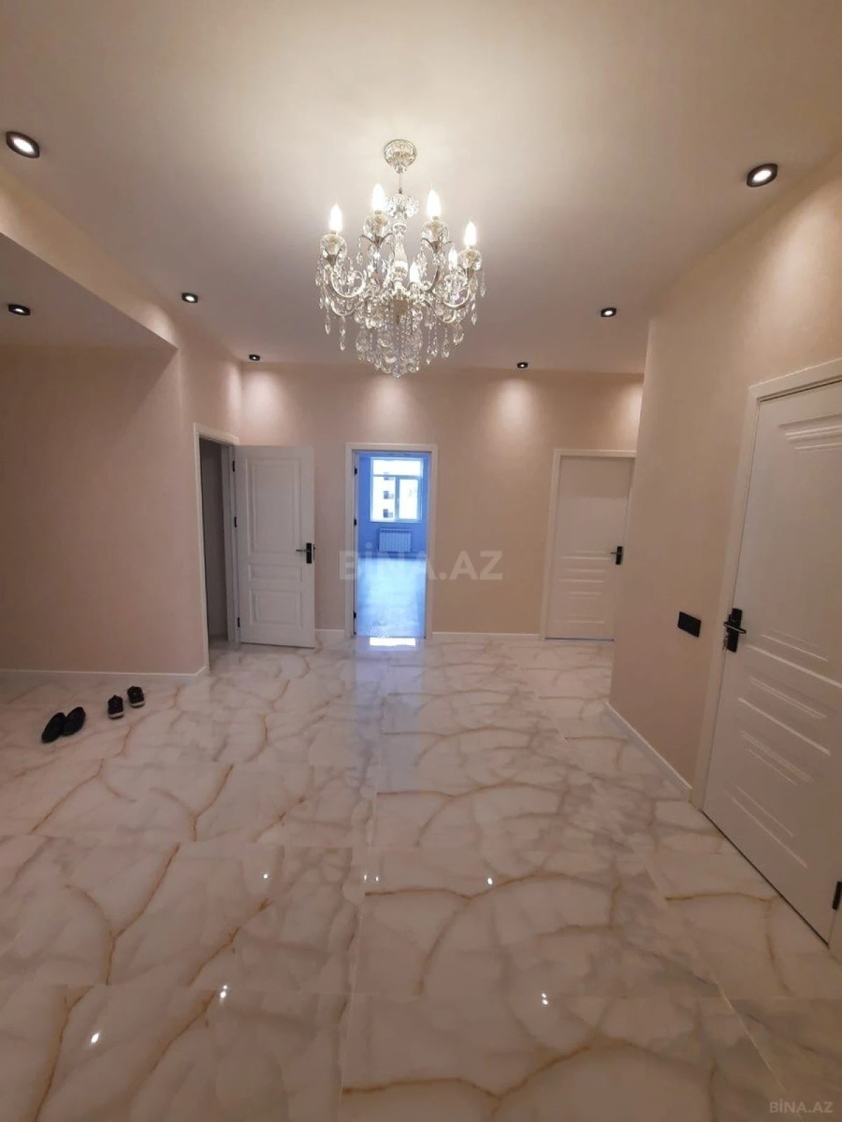 Kirayə verilir 3 otaqlı mənzil 132 m²