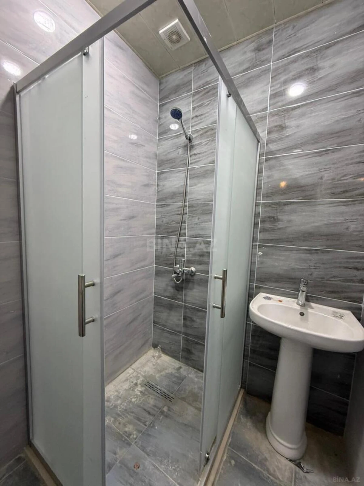 Satılır 2 otaqlı mənzil 79 m²