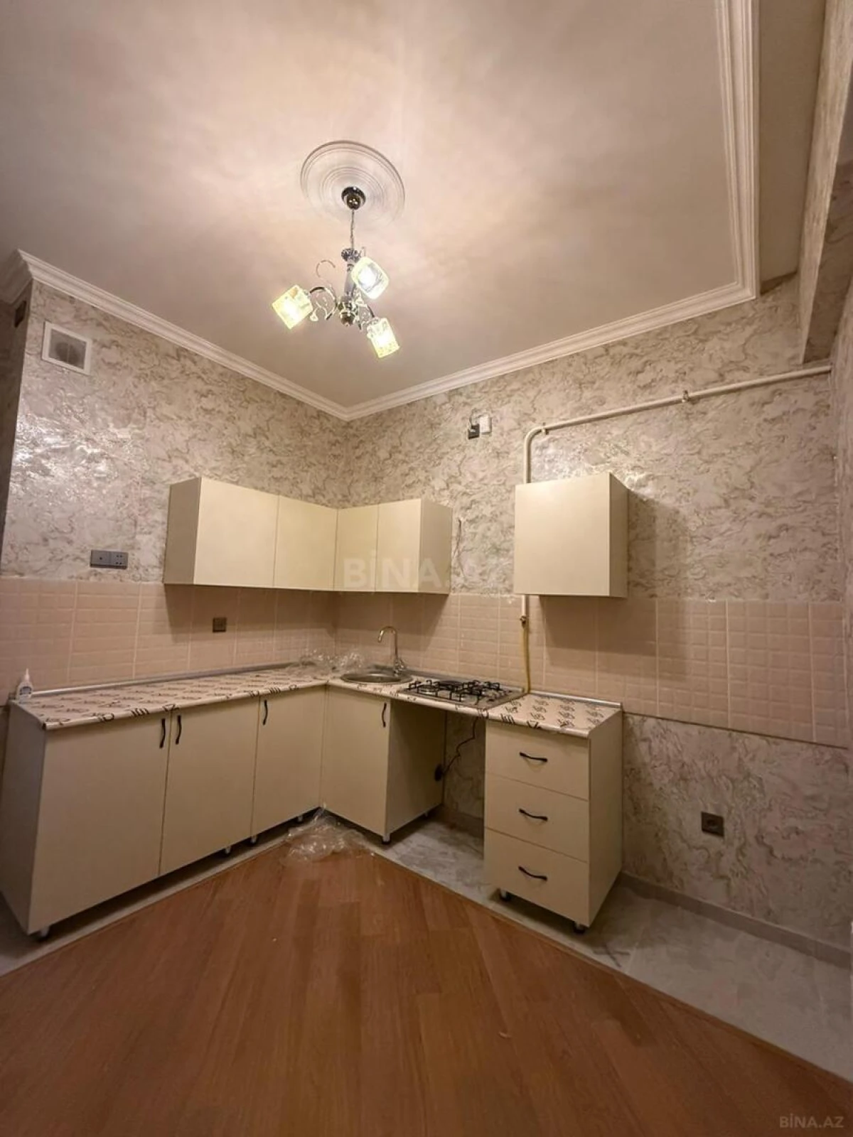 Satılır 2 otaqlı mənzil 79 m²