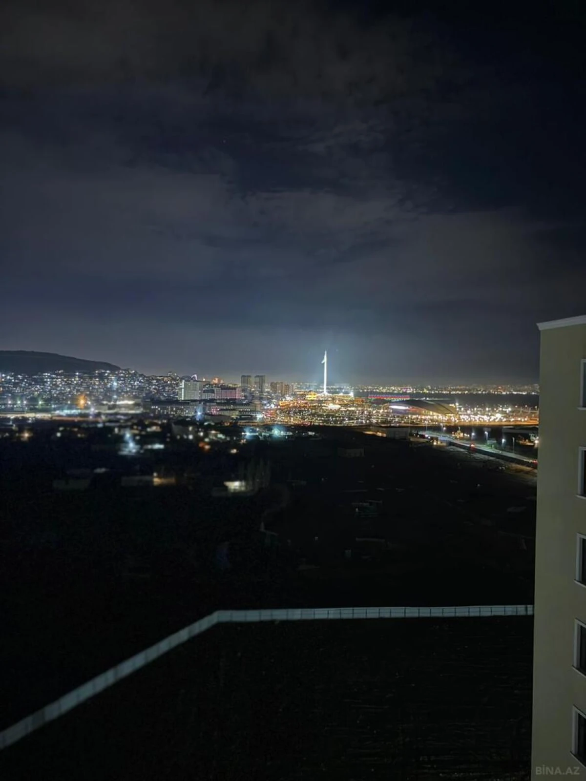 Satılır 2 otaqlı mənzil 79 m²