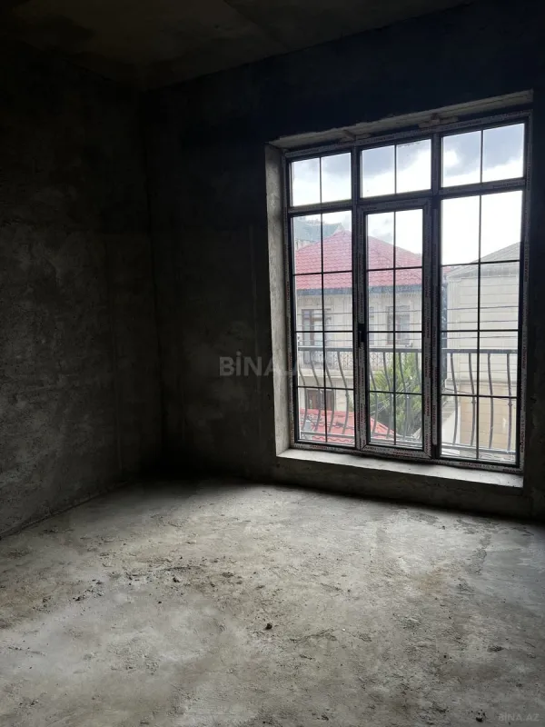 Satılır 5 otaqlı həyət evi 270 m²