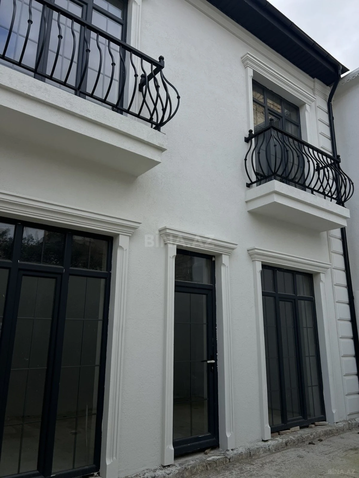 Satılır 5 otaqlı həyət evi 270 m²