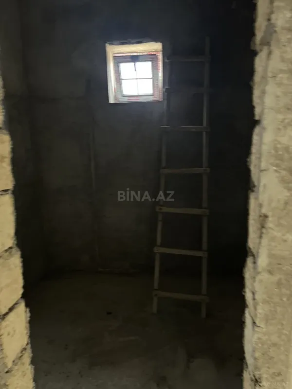 Satılır 5 otaqlı həyət evi 270 m²