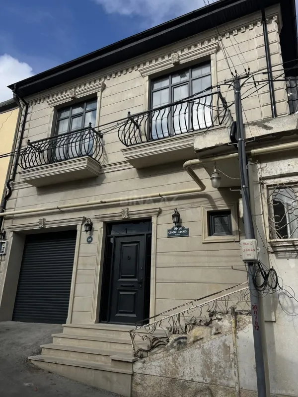 Satılır 5 otaqlı həyət evi 270 m²