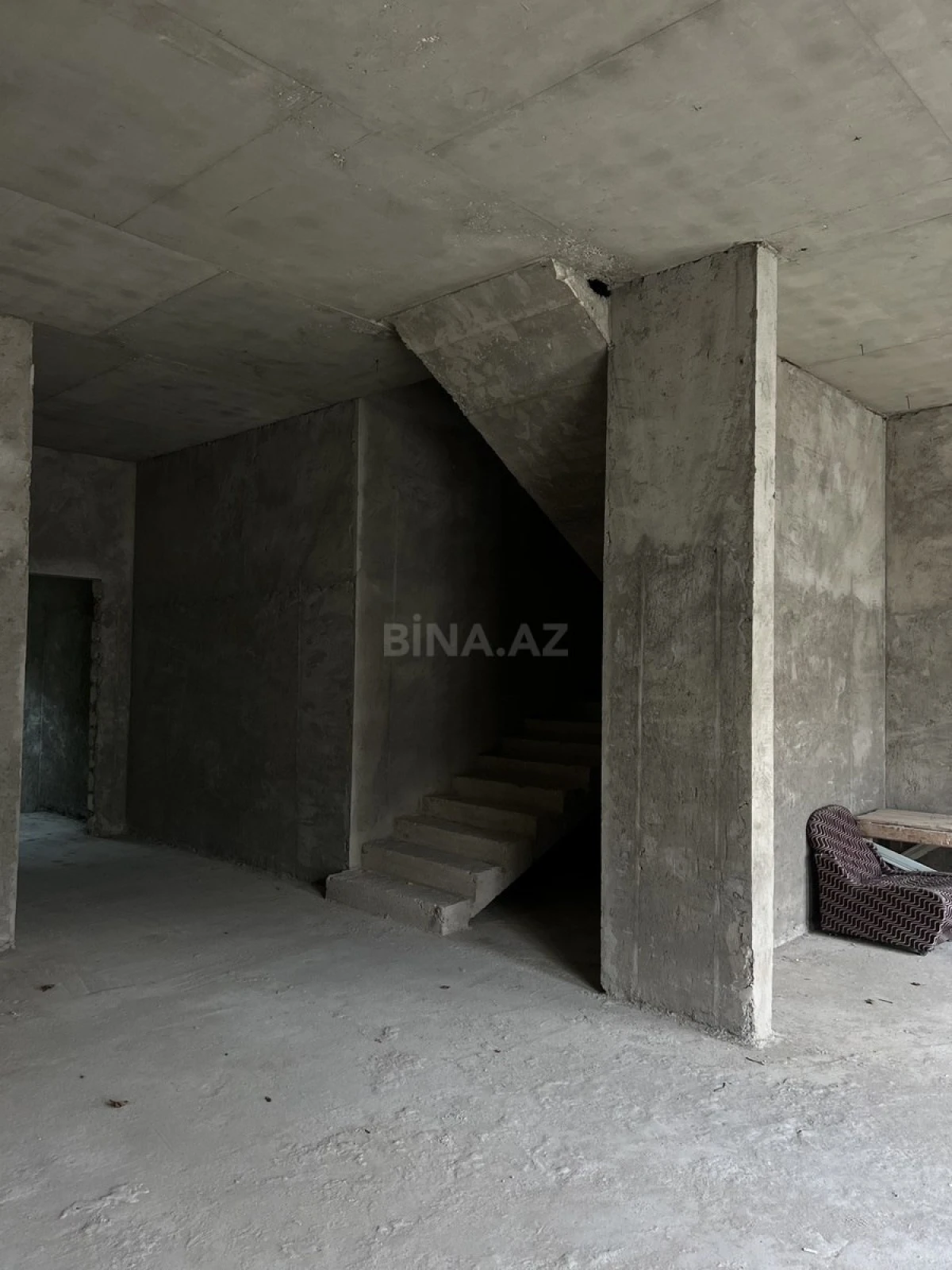 Satılır 5 otaqlı həyət evi 270 m²