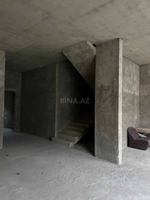 Satılır 5 otaqlı həyət evi 270 m²