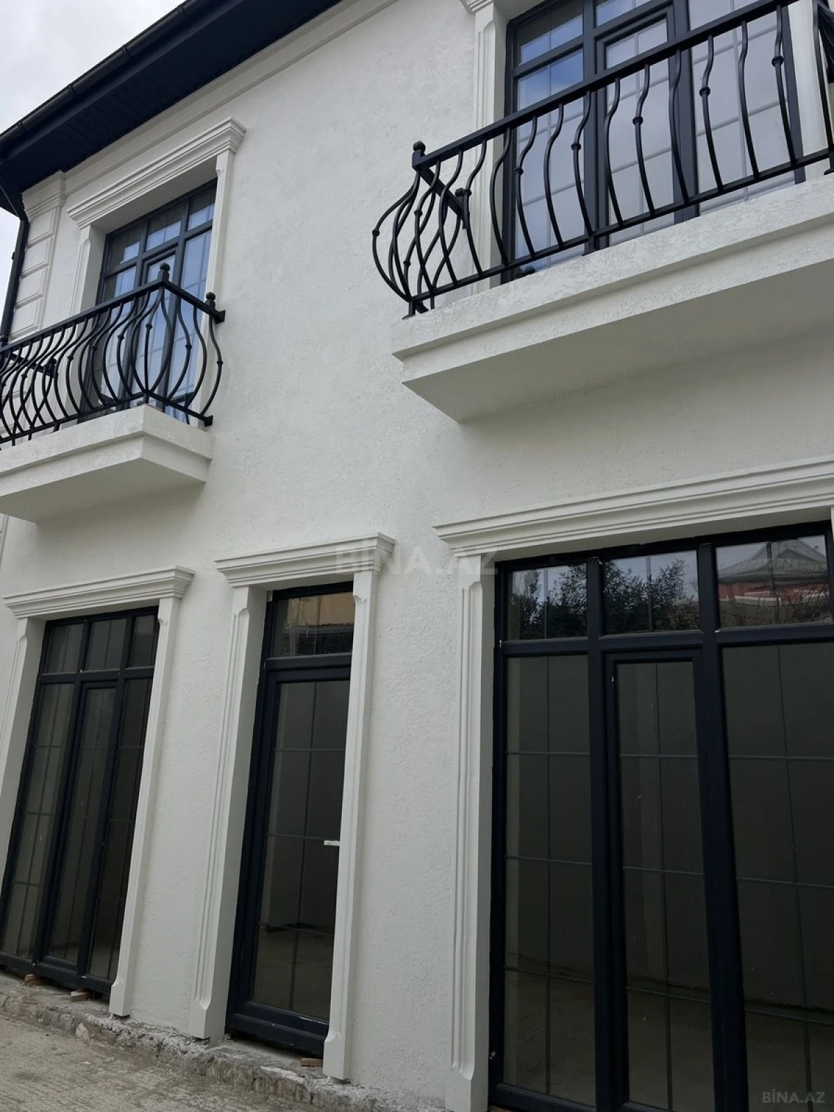 Satılır 5 otaqlı həyət evi 270 m²