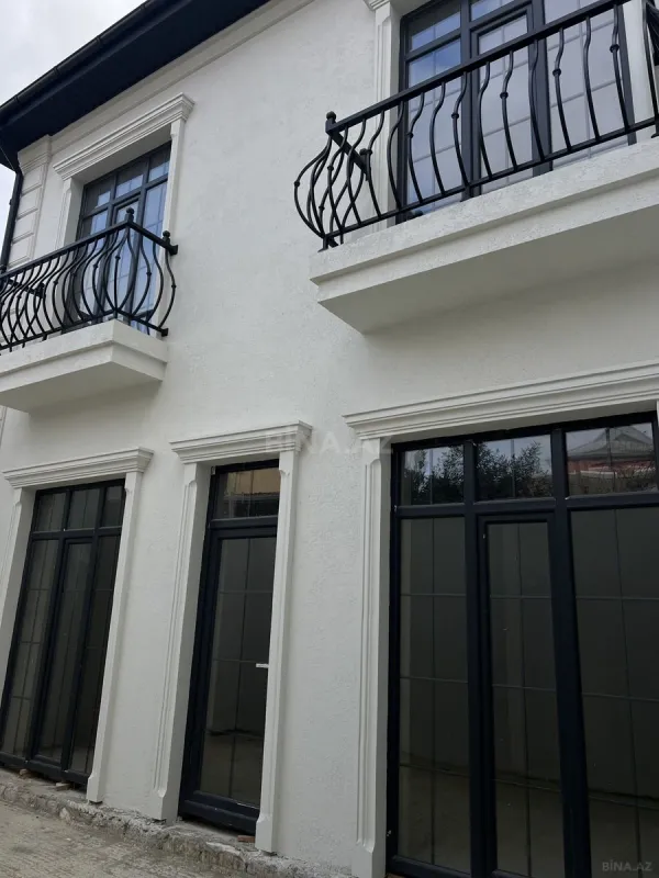 Satılır 5 otaqlı həyət evi 270 m²
