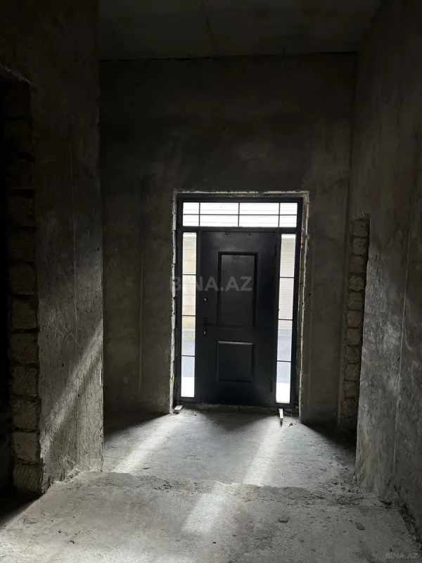 Satılır 5 otaqlı həyət evi 270 m²