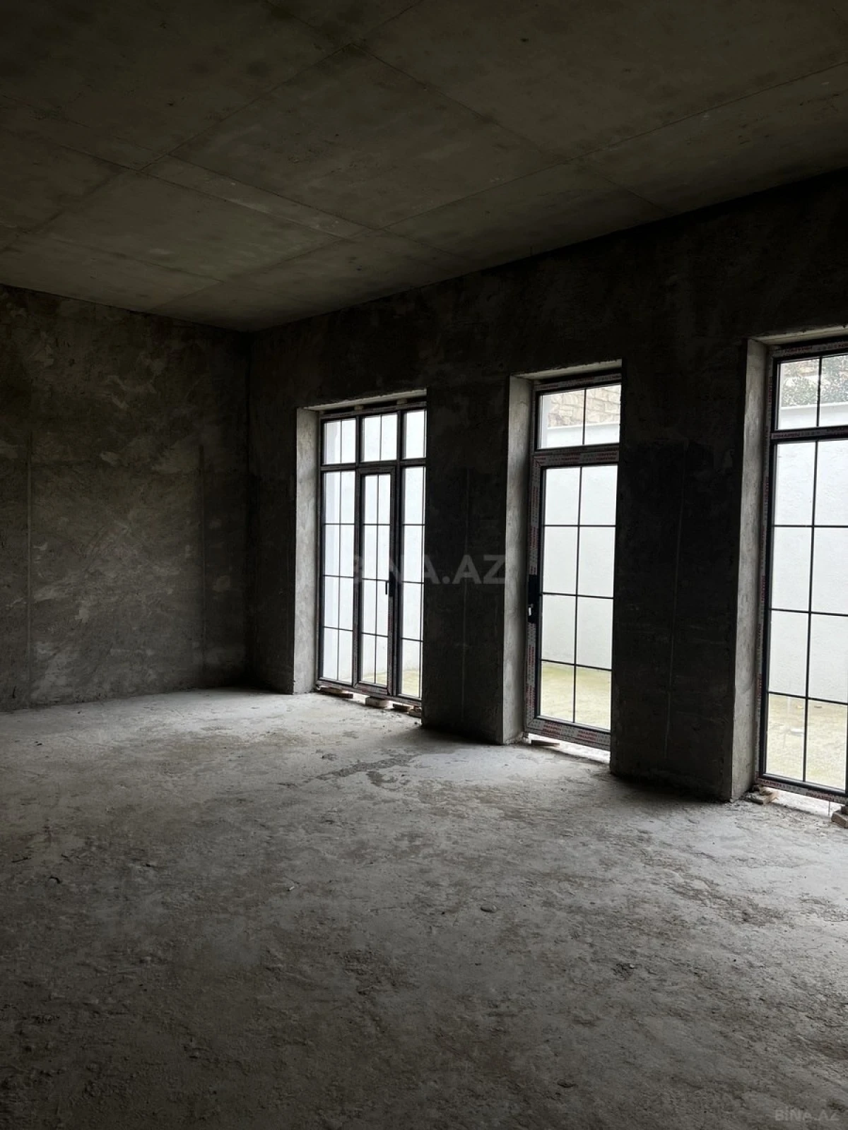 Satılır 5 otaqlı həyət evi 270 m²